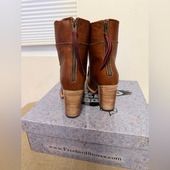 Freebird Burrow Cognac Tan Lace-Up Booties 8 NEW - Picture 5 of 6